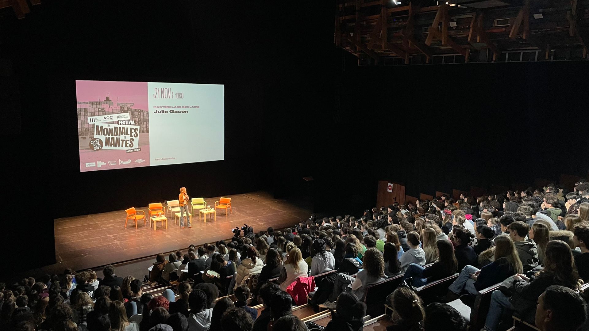 Traiter l’actualité internationale à la radio